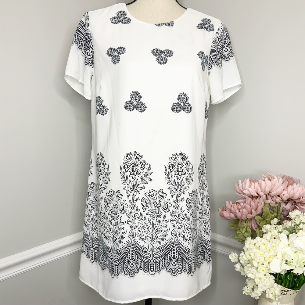 LULU’S Short Sleeve White/Black Shift Dress